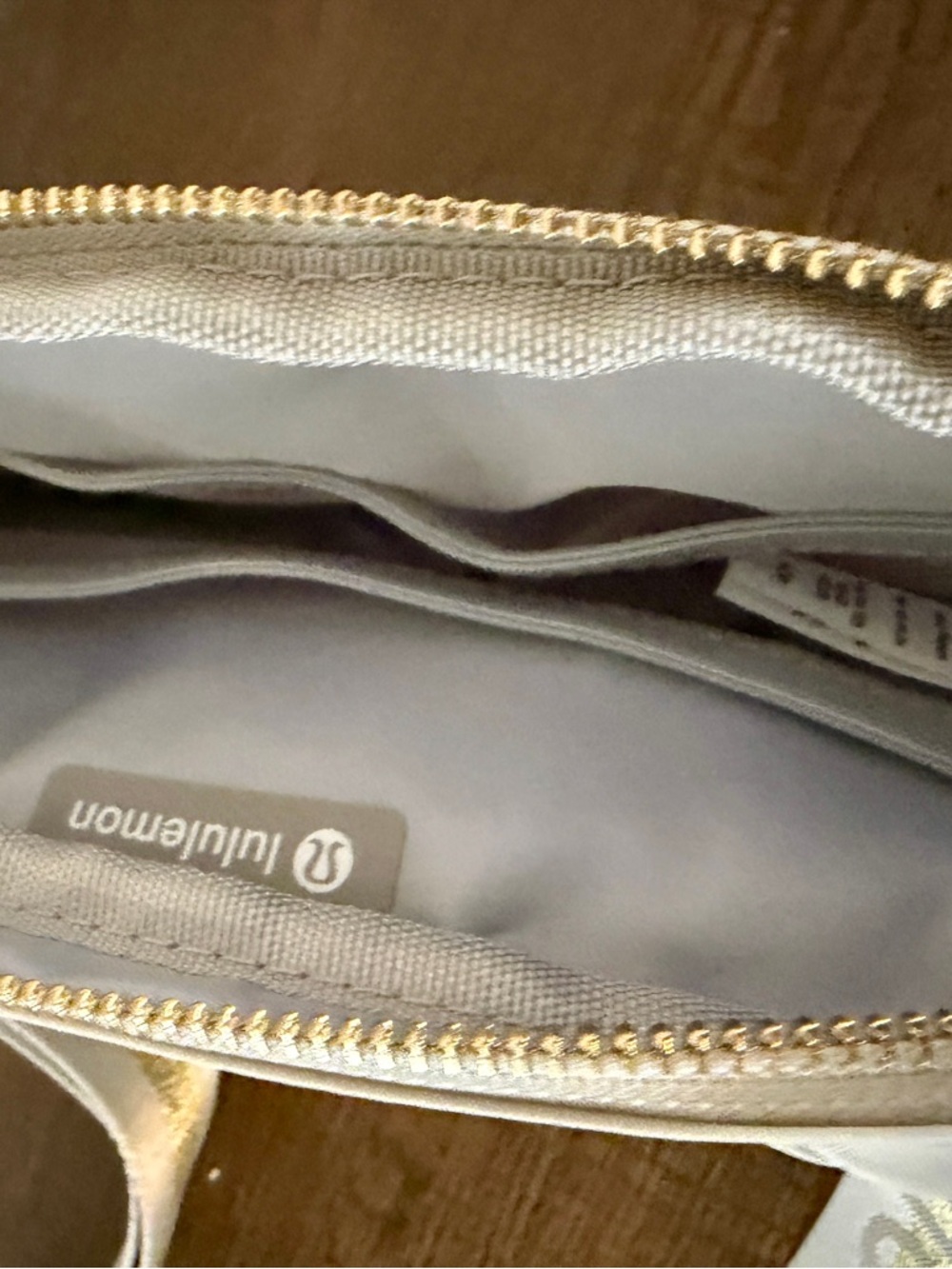 lululemon athletica Cream Crossbody Bag with Gold Logo Strap - Picture 3 of 4